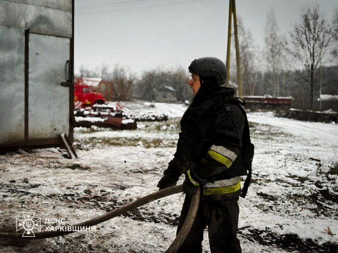 На Харківщині загорілися майстерні через атаку БпЛА